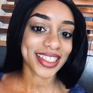 Meet your Posher, Corina